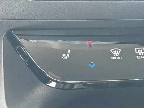 Used 2025 Nissan Kicks SR w/ SR Premium Package image 16