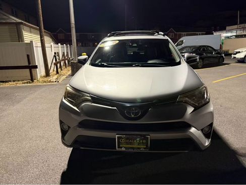 Used 2018 Toyota RAV4 Limited image 2