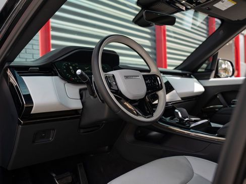 Used 2024 Land Rover Range Rover Sport Dynamic SE image 12