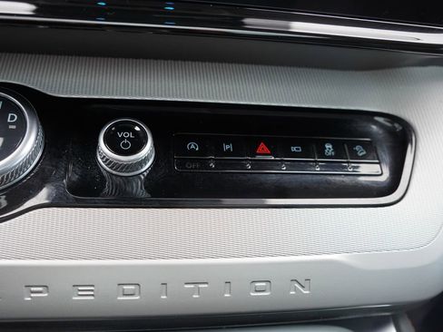 Certified 2025 Ford Expedition Active AWD/4WD image 35