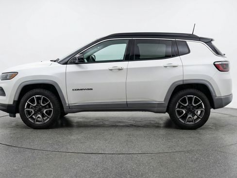 Used 2025 Jeep Compass Trailhawk AWD/4WD image 5