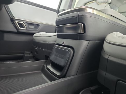 Used 2023 Rivian R1S Adventure AWD/4WD image 30