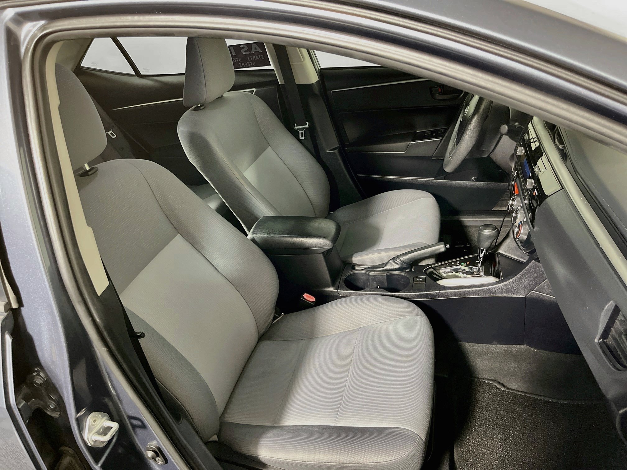 Used 2014 Toyota Corolla L FWD image 29
