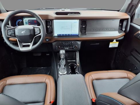 Used 2024 Ford Bronco Outer Banks image 13