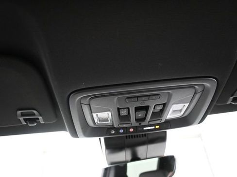 Used 2024 Chevrolet Silverado 2500 ZR2 w/ Technology Package image 12