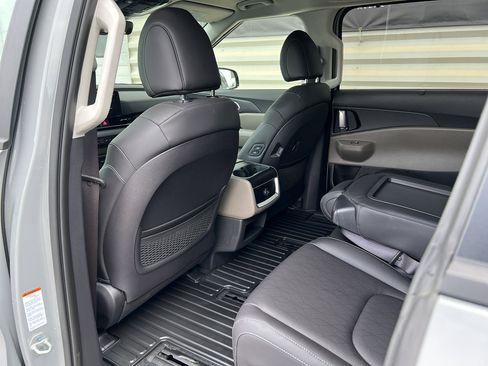 New 2026 Kia Carnival EX image 12