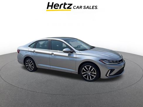 Used 2025 Volkswagen Jetta SE image 1