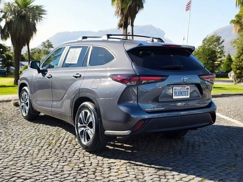Used 2024 Toyota Highlander XLE image 7
