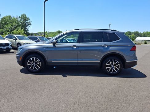 Used 2021 Volkswagen Tiguan SE w/ Panoramic Sunroof Package AWD/4WD image 4