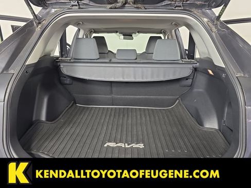 Used 2019 Toyota RAV4 XLE w/ Carpet Mat Package FWD image 28