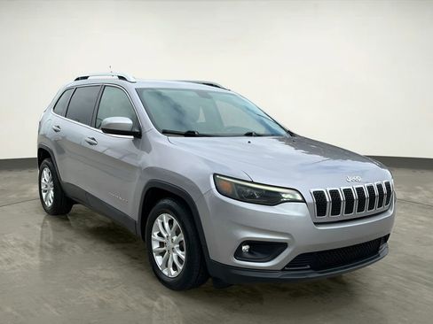 Used 2019 Jeep Cherokee Latitude w/ Cold Weather Group FWD image 10