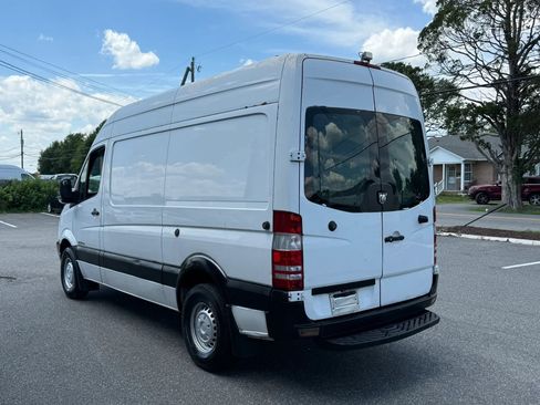 Used 2008 Dodge Sprinter 2500 RWD image 16