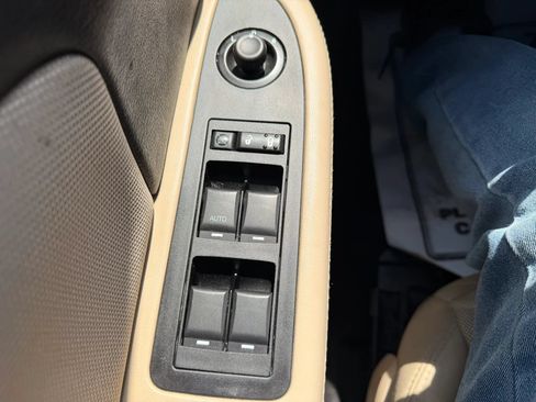 Used 2013 Dodge Avenger SE FWD image 14
