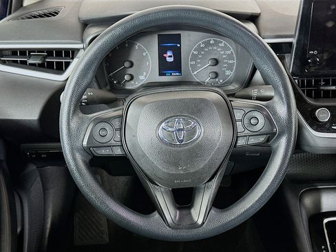 Used 2025 Toyota Corolla LE image 18