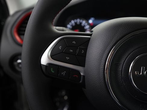 Used 2023 Jeep Renegade Trailhawk image 18