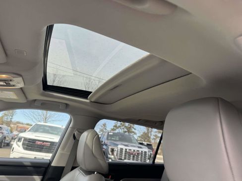 Used 2022 Toyota Highlander XLE image 23