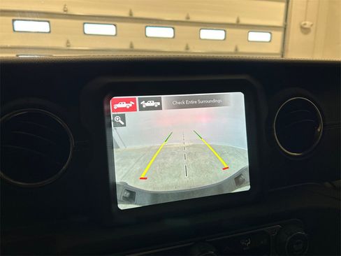 Used 2023 Jeep Gladiator Overland image 24