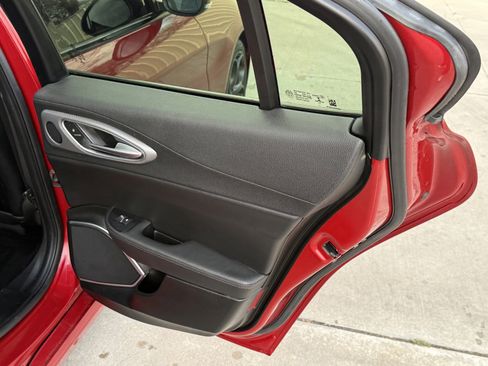 Used 2017 Alfa Romeo Giulia Ti w/ TI 19" Sport Package image 30