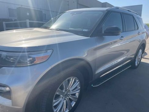 Used 2020 Ford Explorer Limited RWD image 6