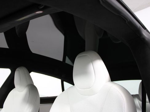 Used 2023 Tesla Model S Standard Range AWD/4WD image 9