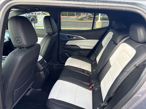 Used 2025 Chevrolet Equinox EV LT w/ Convenience Package image 13