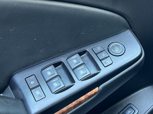 Used 2015 Chevrolet Suburban LTZ image 14