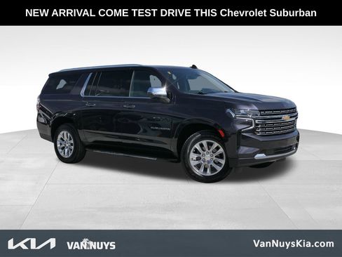 Used 2024 Chevrolet Suburban Premier image 1