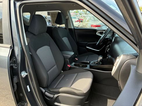 Used 2025 Kia Soul LX w/ LX Technology Package image 34
