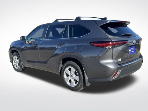 Used 2023 Toyota Highlander L image 3