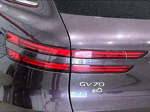 Used 2022 Genesis GV70 2.5T w/ Advanced Package AWD/4WD image 27