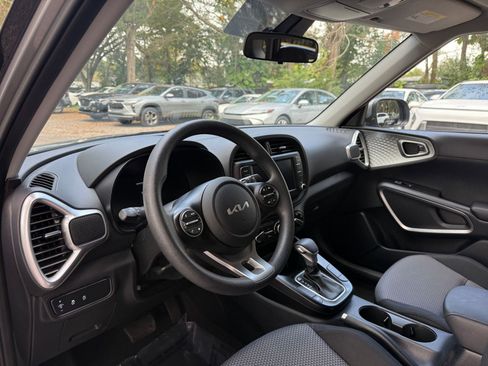 Used 2025 Kia Soul LX w/ LX Technology Package image 28