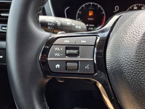 Used 2025 Honda Pilot Touring image 16