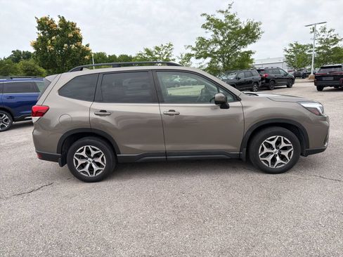 Used 2019 Subaru Forester Premium AWD/4WD image 8