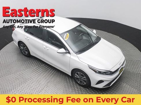 Used 2023 Kia Forte LXS FWD image 3
