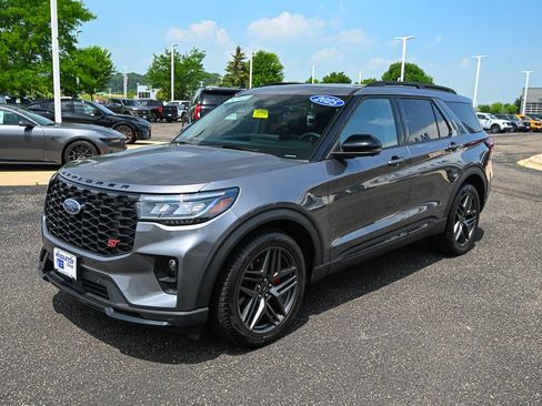 Certified 2025 Ford Explorer ST AWD/4WD image 9