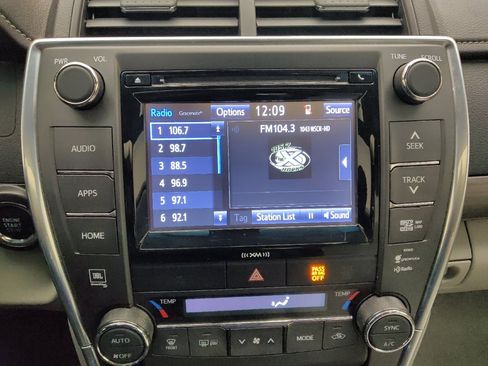 Used 2017 Toyota Camry XLE w/ Moonroof Package image 25