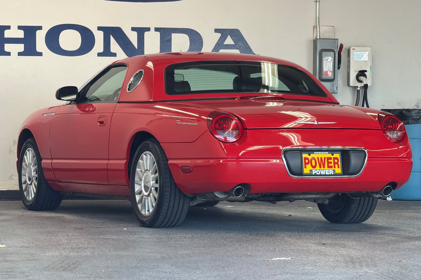 Used 2005 Ford Thunderbird RWD image 5