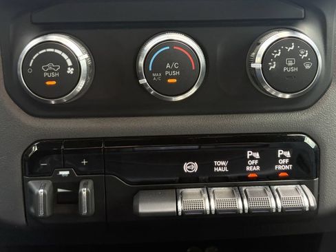 Used 2023 RAM 2500 Big Horn w/ Level 1 Equipment Group AWD/4WD image 20
