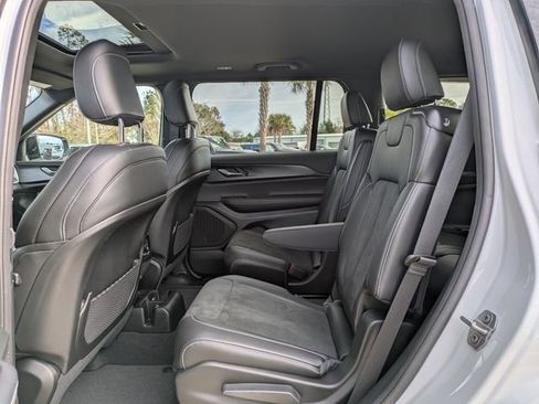 New 2025 Jeep Grand Cherokee L Altitude image 15
