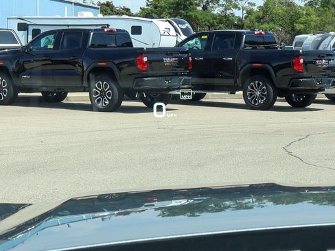 New 2027 GMC Acadia Denali Ultimate w/ LPO, Floor Liner Package AWD/4WD image 25