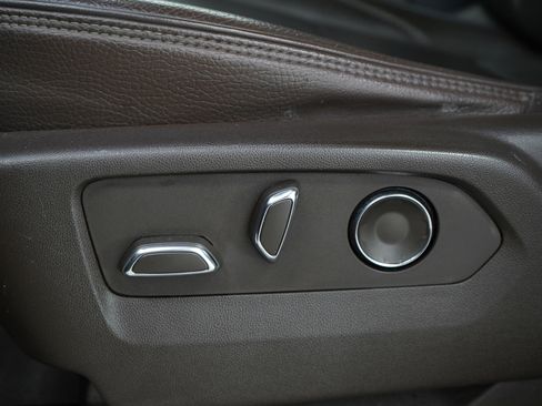 Used 2021 GMC Yukon Denali w/ Denali Premium Package image 27