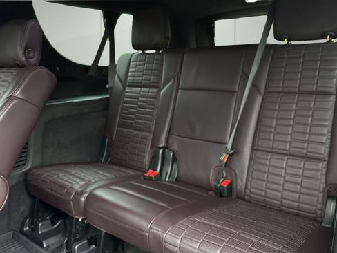 Certified 2022 Cadillac Escalade ESV Premium Luxury Platinum image 17