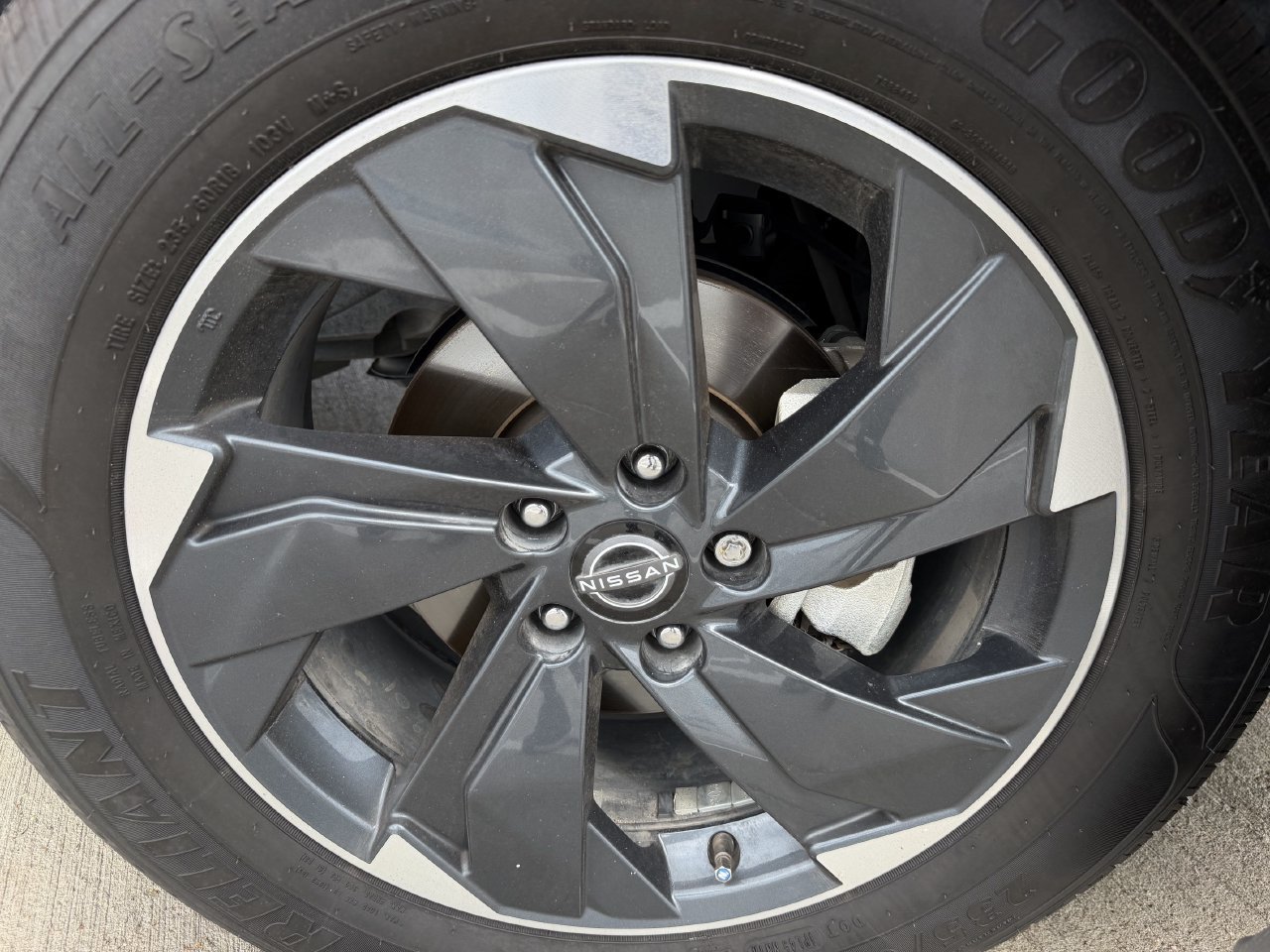 Used 2024 Nissan Rogue SV w/ SV Premium Package FWD image 9