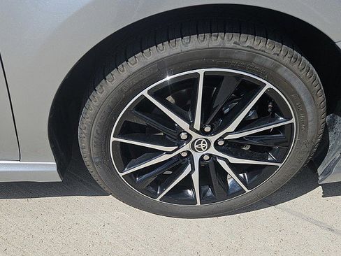 Used 2023 Toyota Camry SE w/ Audio Upgrade Package FWD image 2