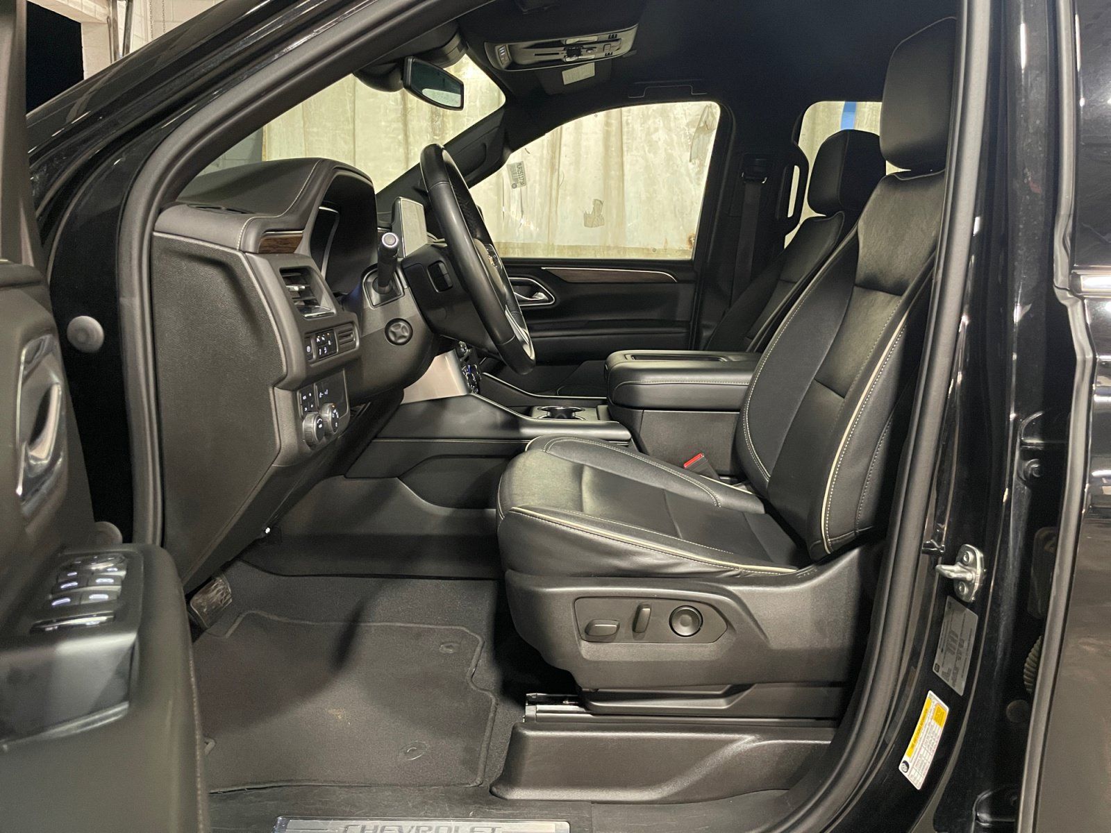 Used 2023 Chevrolet Suburban Premier AWD/4WD image 22