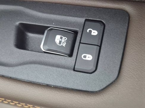 Used 2025 RAM 1500 Limited AWD/4WD image 38