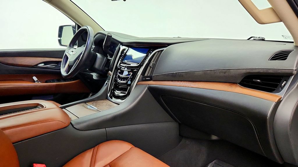 Used 2020 Cadillac Escalade Premium Luxury AWD/4WD image 26