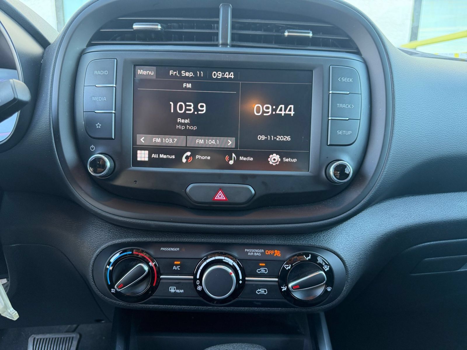 Used 2025 Kia Soul LX w/ LX Technology Package FWD image 16