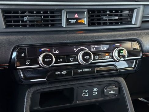 Certified 2025 Honda Pilot Sport image 25