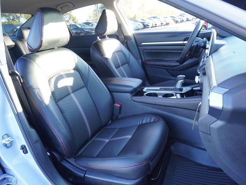 Used 2025 Nissan Altima 2.5 SR image 12